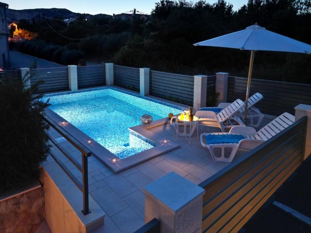 מליני Villa "Amber" Luxury Apartments With A Pool חדר תמונה