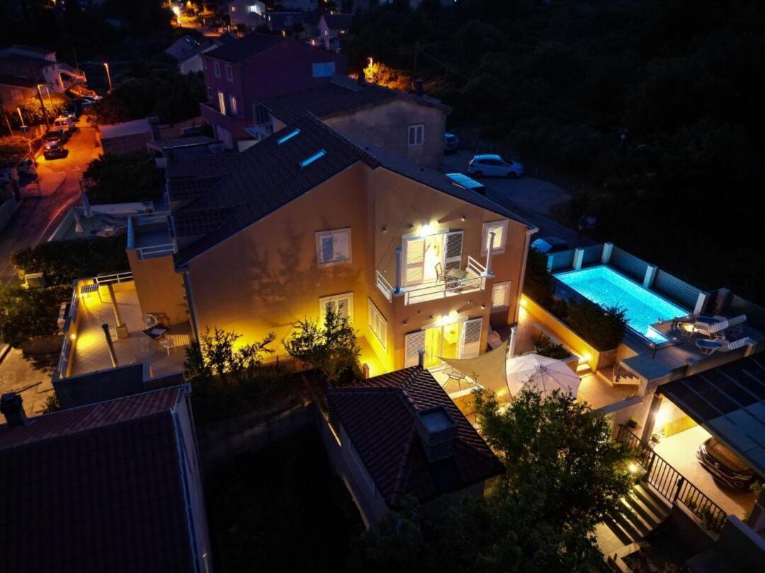 מליני Villa "Amber" Luxury Apartments With A Pool מראה חיצוני תמונה