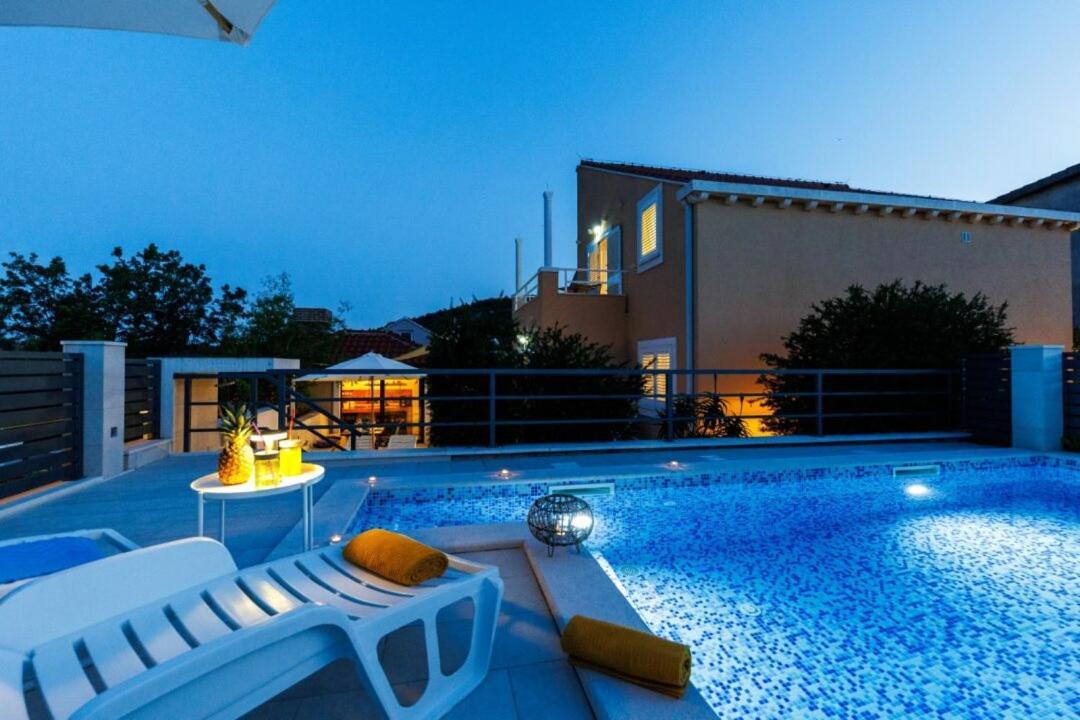 מליני Villa "Amber" Luxury Apartments With A Pool חדר תמונה