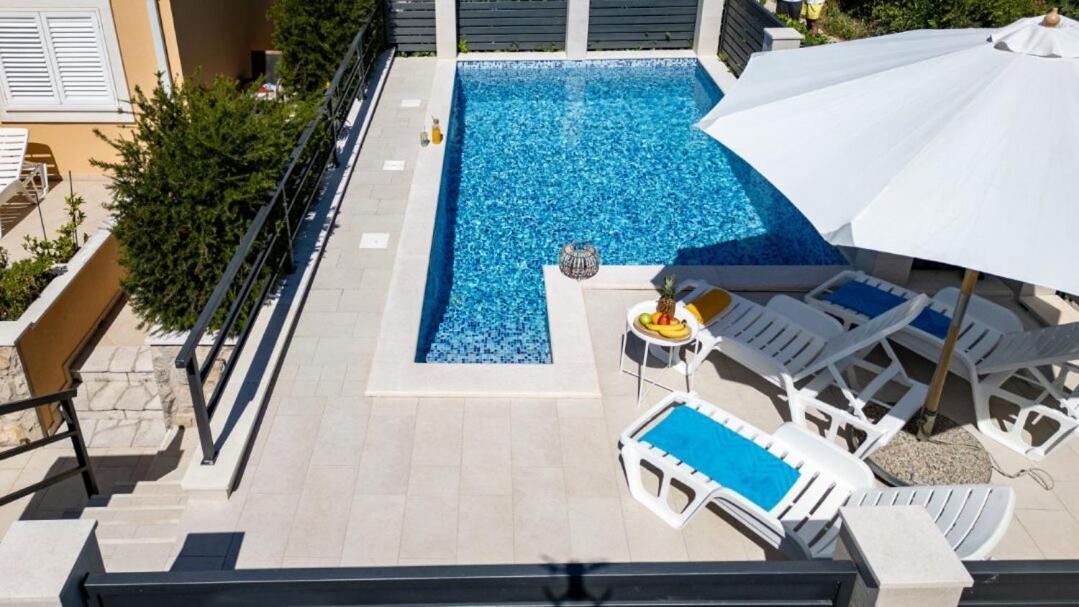 מליני Villa "Amber" Luxury Apartments With A Pool מראה חיצוני תמונה