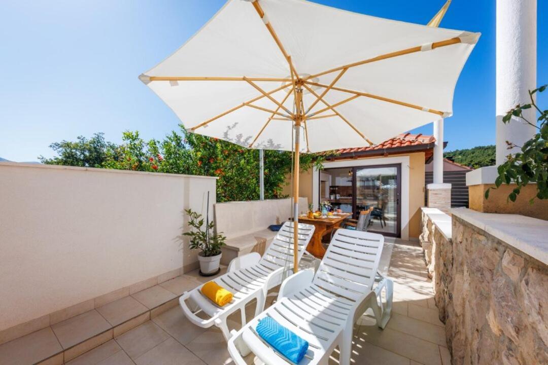 מליני Villa "Amber" Luxury Apartments With A Pool מראה חיצוני תמונה