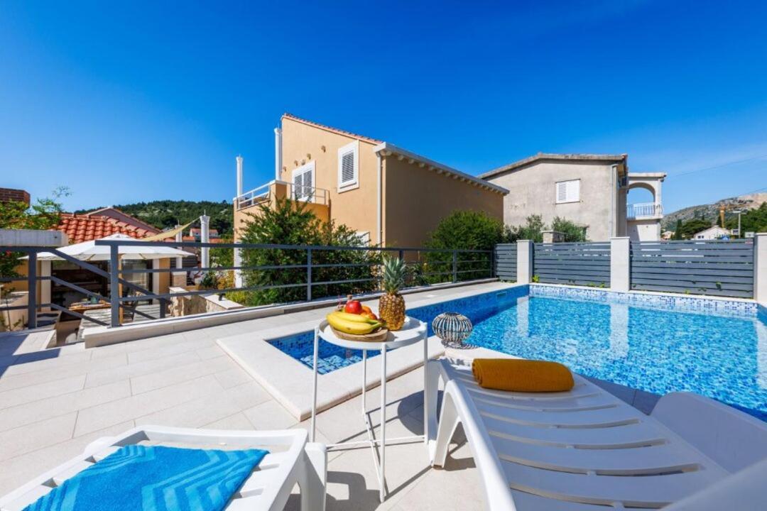 מליני Villa "Amber" Luxury Apartments With A Pool מראה חיצוני תמונה