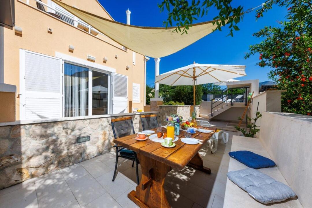מליני Villa "Amber" Luxury Apartments With A Pool מראה חיצוני תמונה