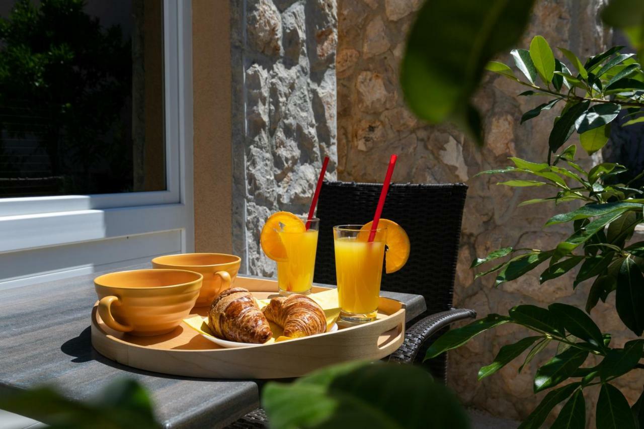 מליני Villa "Amber" Luxury Apartments With A Pool מראה חיצוני תמונה