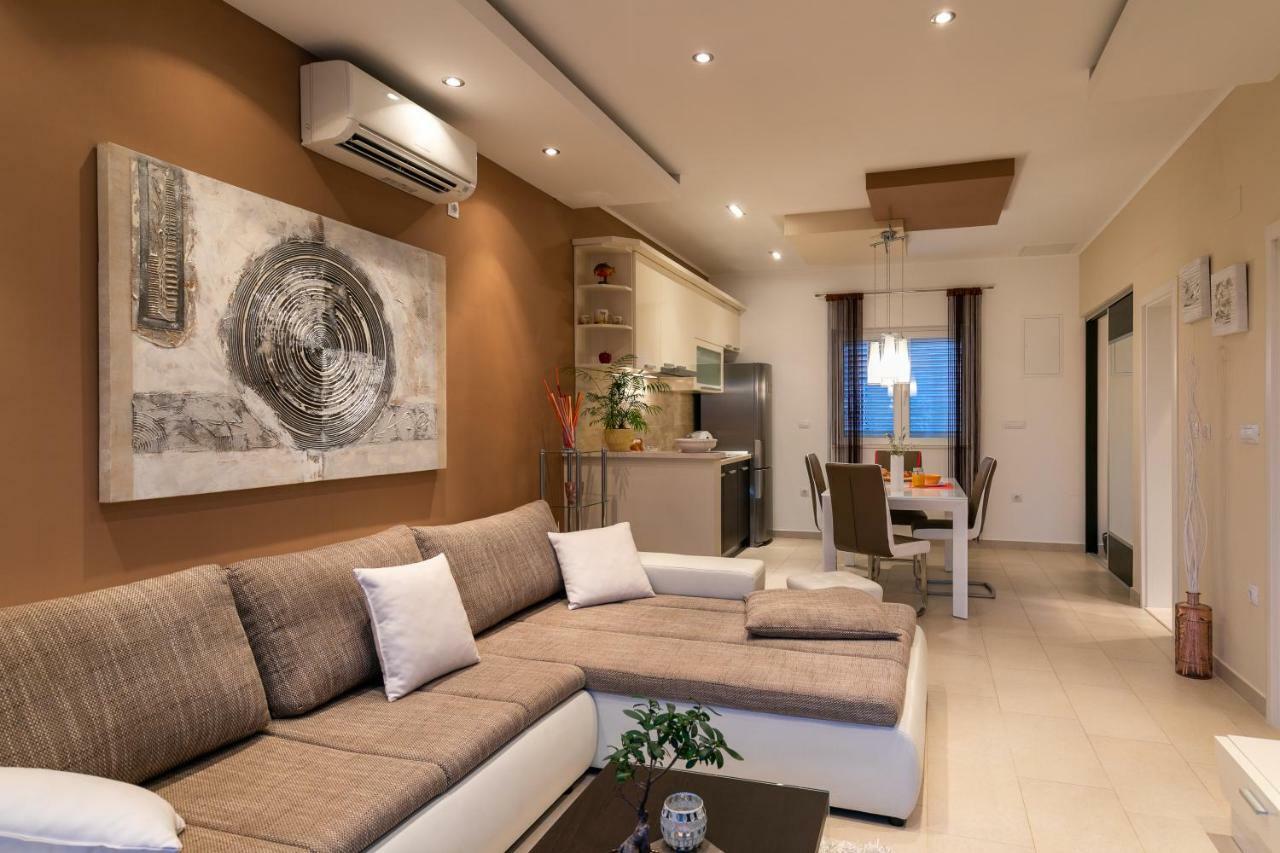 מליני Villa "Amber" Luxury Apartments With A Pool מראה חיצוני תמונה