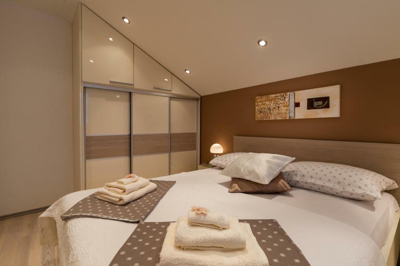 מליני Villa "Amber" Luxury Apartments With A Pool מראה חיצוני תמונה