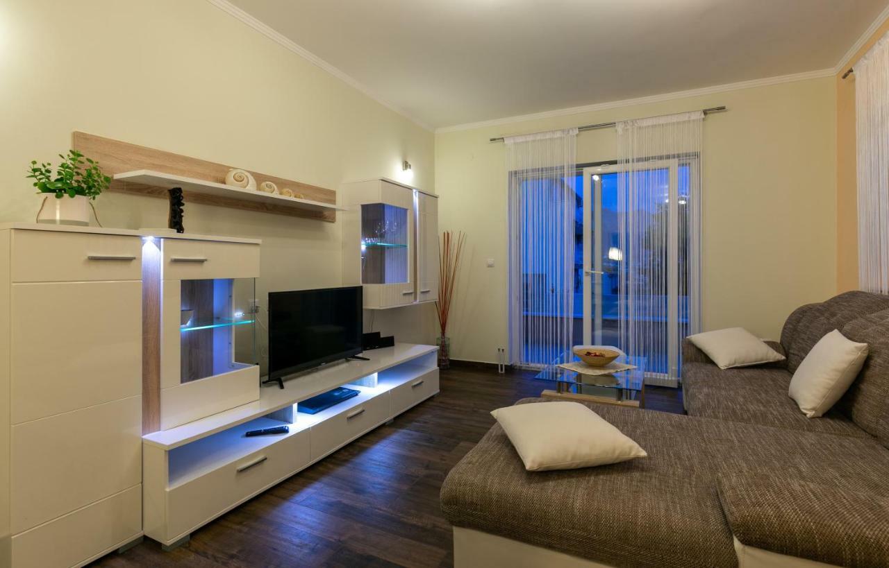 מליני Villa "Amber" Luxury Apartments With A Pool מראה חיצוני תמונה