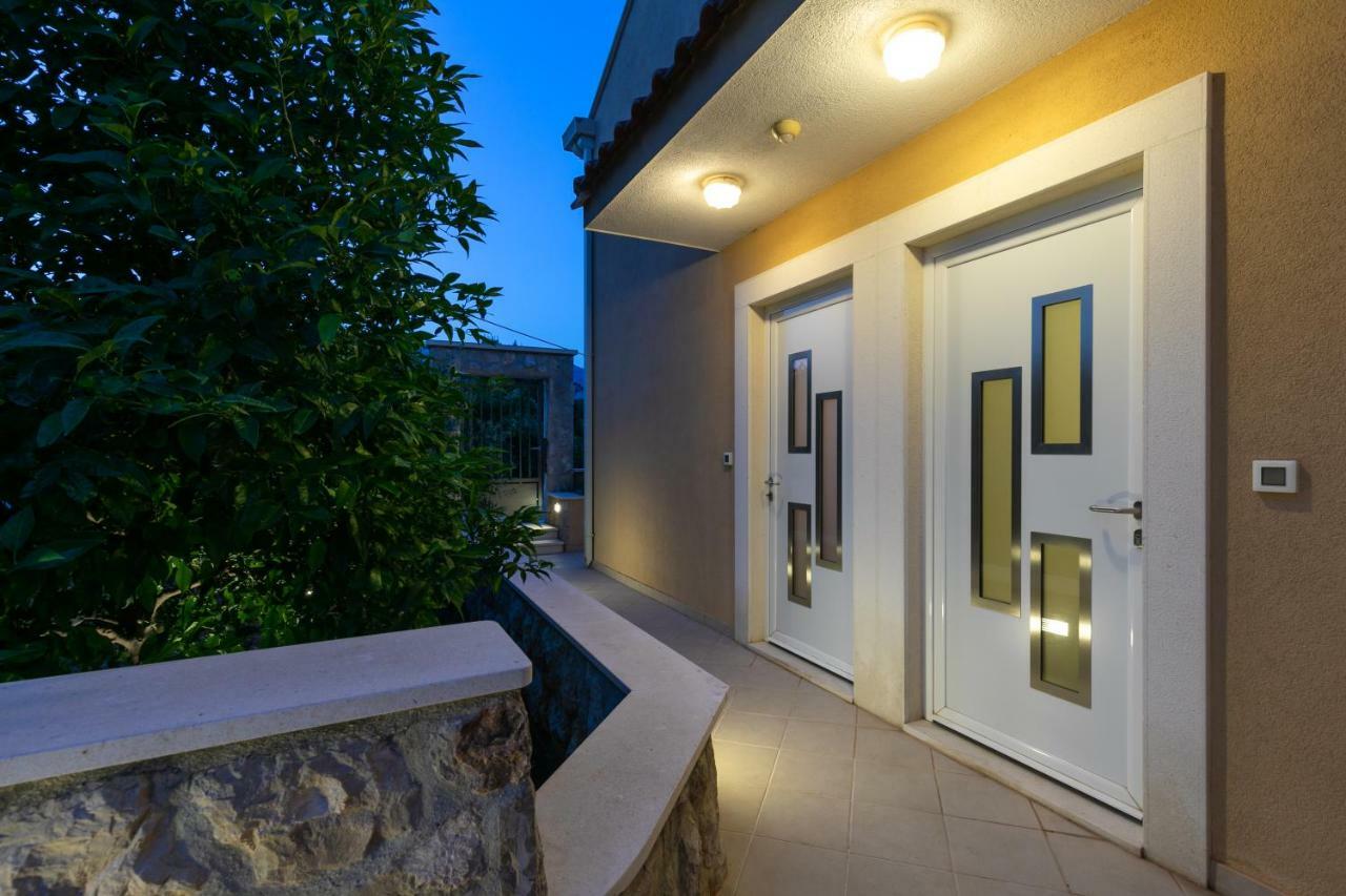 מליני Villa "Amber" Luxury Apartments With A Pool מראה חיצוני תמונה